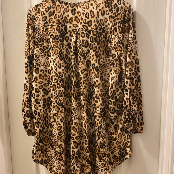 Flattering Top. - Picture 2 of 4